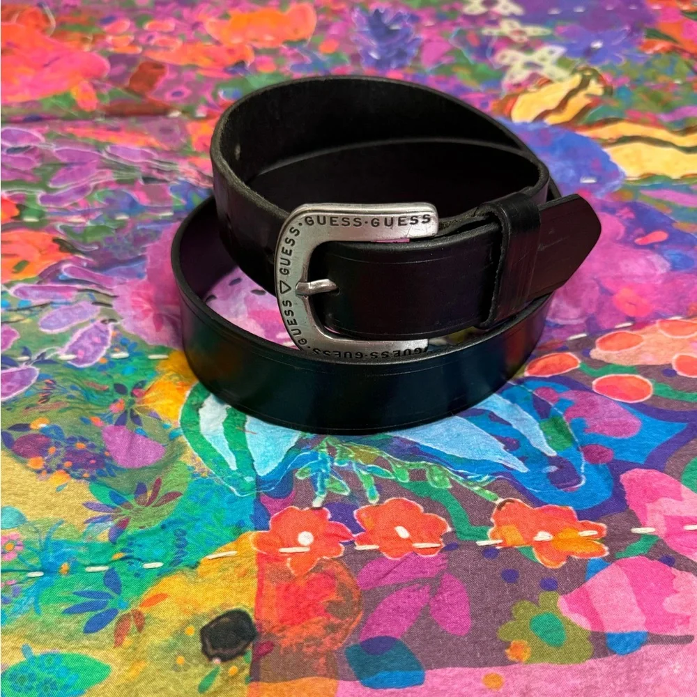 Guess ? USA Vintage Black Leather Belt Distressed Retro Silver Buckle Size M